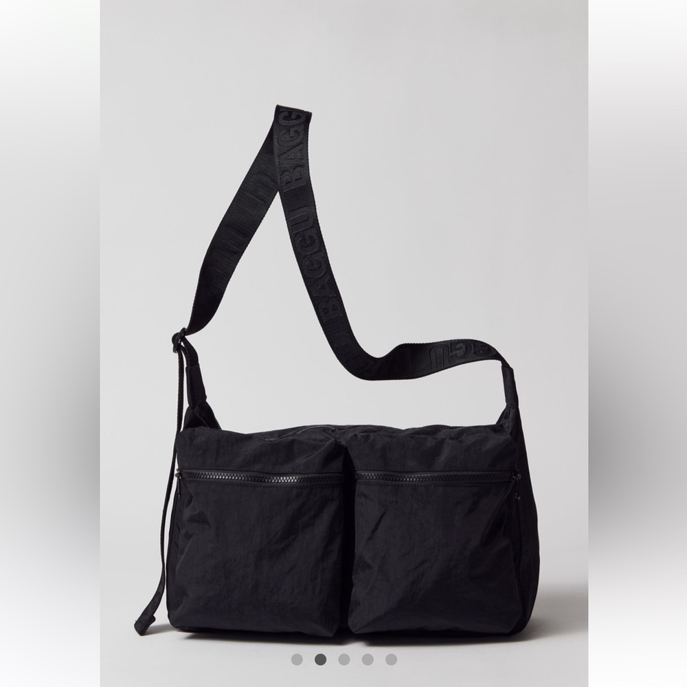 NWT BAGGU LARGE CARGO CROSSBODY BLACK NYLON.